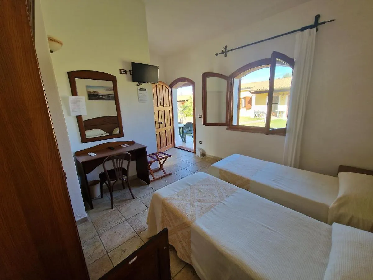 San Giovanni Suèrgiu Hotel Perda Rubia מלון דירות